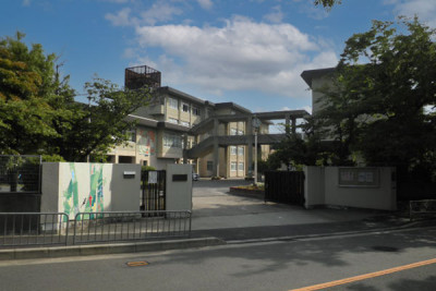 西陵中学校