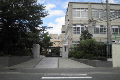 蜂ヶ岡中学校