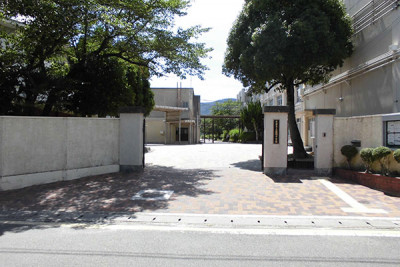 嵯峨中学校